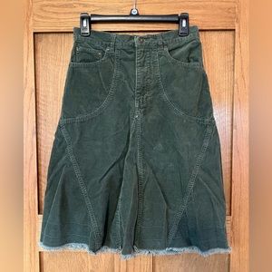 Gloria Vanderbilt olive green corduroy skirt (size 6)